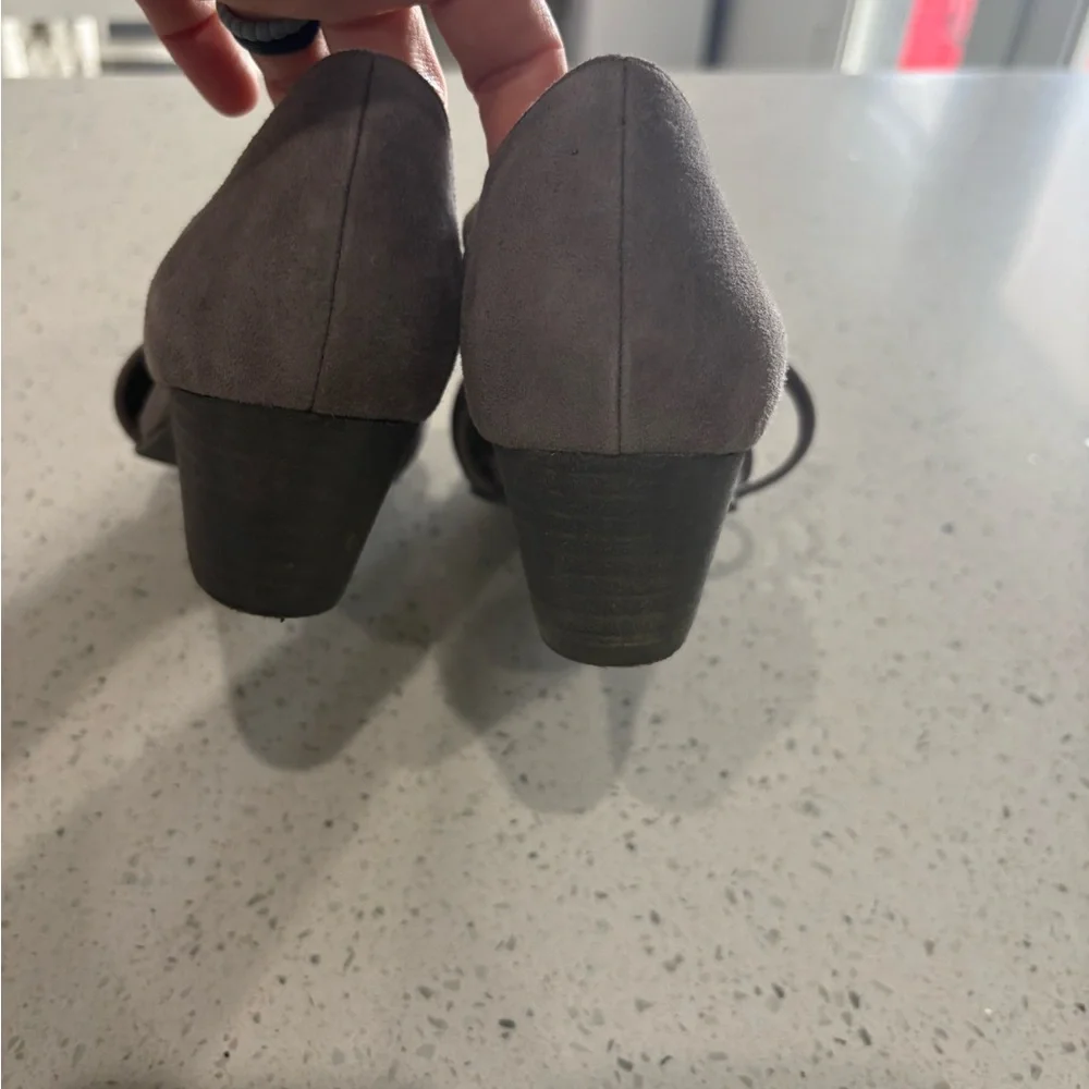 Eileen Fisher 6.5 Taupe Pointed-Toe Cross-Strap Low Heel Pumps - Picture 4 of 6